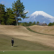 富士山をバックに最終ホール