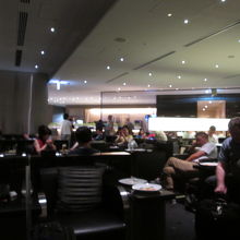 羽田空港国際線 ANAラウンジ (110番ゲート付近)