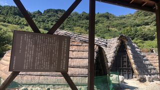 硫黄の匂いが漂う明礬温泉の湯の花小屋に行ってきました。