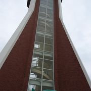 鐘の鳴る街の記念塔
