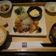 日本と変わらない美味しさ（大戸屋エンポリ）