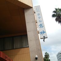 昔からあったんだろうなあ、と感じさせる看板です。