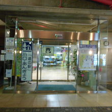 物販の建物は18：00で閉館