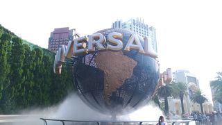 ハロウィン期間は平日でも混んでます