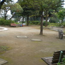 小日向公園は、台上の公園で、あまり広くありません。緑が多い。