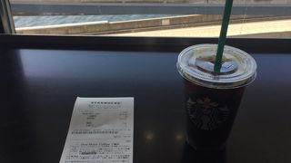 海を眺めながらアイスコーヒー！