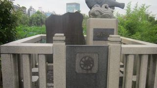 ビジュアル的に楽しい碑です