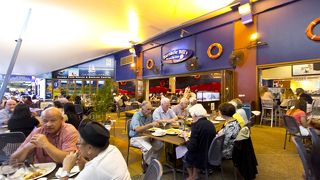 有名店ロープロウンの隣にある同じ海鮮のレストラン