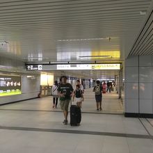 空港線乗り換え通路途中にある台北地下街への道