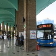 羅東火車站に隣接していて台北行きのバスも多い。