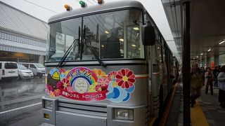 こちらはバスを何台も連ねて行くので問題なし