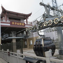 頂上駅とゴンドラです