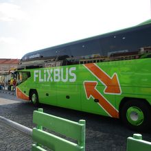 車内は充電もできて便利