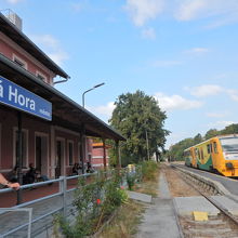 黄色の電車は本駅⇔ムニュスト駅間のみ往復しています。所要5分