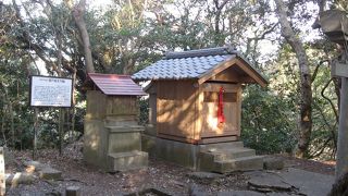 龍馬記念館前の小山