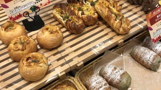 通勤途中のパン屋さん