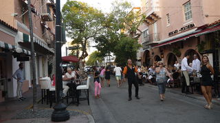 オシャレな建物、オシャレなレストラン