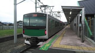 珍しい蓄電池車が走っています