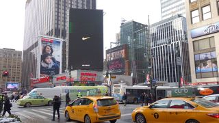 中々ミュージカルを見る機会がありません。