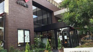 小川珈琲本店 (花屋町通)もいいです。