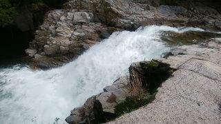 国道沿いにある押川大滝