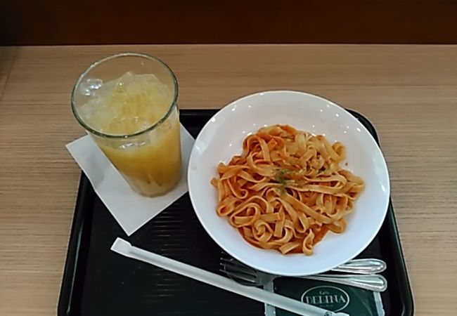 (デリーナ)店内は明るく過ごし易い雰囲気です。