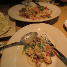 ソースもパンでつけて食べるとしつこく感じるのでストップ