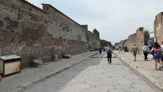 ポンペイ遺跡内のメーンストリート？