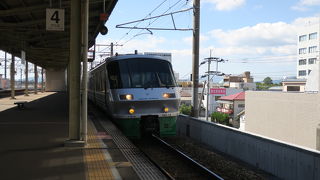 かつては「かもめ」と一緒に走っていましたが