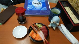 雨が降ってきたのでこちらで一休み