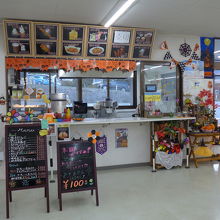 駅構内では食事も出来ます