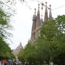 広場越しに見る大聖堂