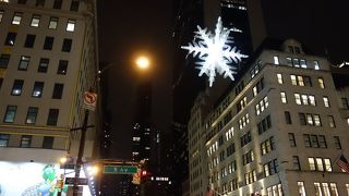 ブランドショップと美術館と表情を変える道