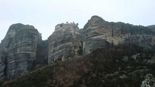 奇岩と修道院