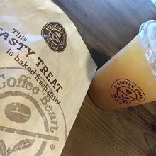 ジュースとパン