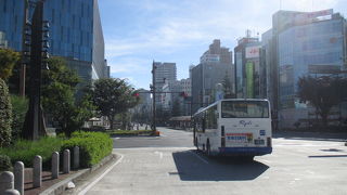 岡山駅は桃太郎で囲まれていました。