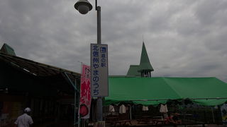 観光客で賑わう道の駅 （道の駅北信州やまのうち）