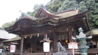 ずいぶん近くにお妃がお住まいです。