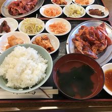 ランチメニューは、「かるびランチ〈脂あり〉」と「はらみランチ