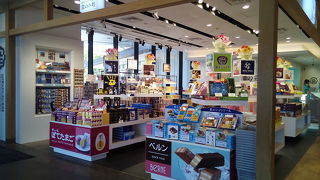 お菓子のお土産選びに