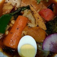 おおきな野菜がたくさん。柔らかい鶏肉も美味しい