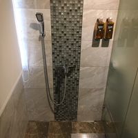 シャワーのみ、脱衣所は無し