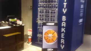 とても洒落た感じのベーカリーショップ