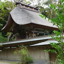 拝殿の裏にある本殿