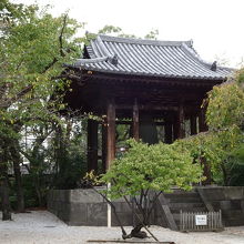 参道わきにある鐘