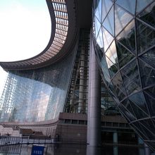 お金かかっていそうな建物です