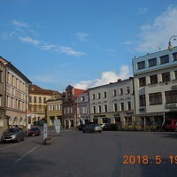 右側の建物