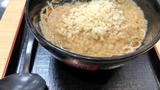 女性利用も多い駅のお蕎麦屋さん