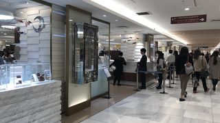 クリスマスケーキのカタログはオンラインで。