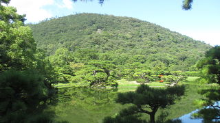 借景ではなく栗林公園そのものの様です。